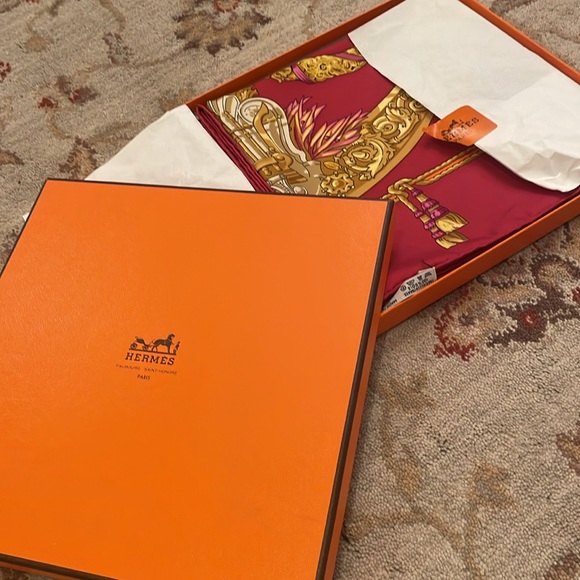 NIB Hermes Hommage a Charles Garnier scarf - Picture 8 of 11